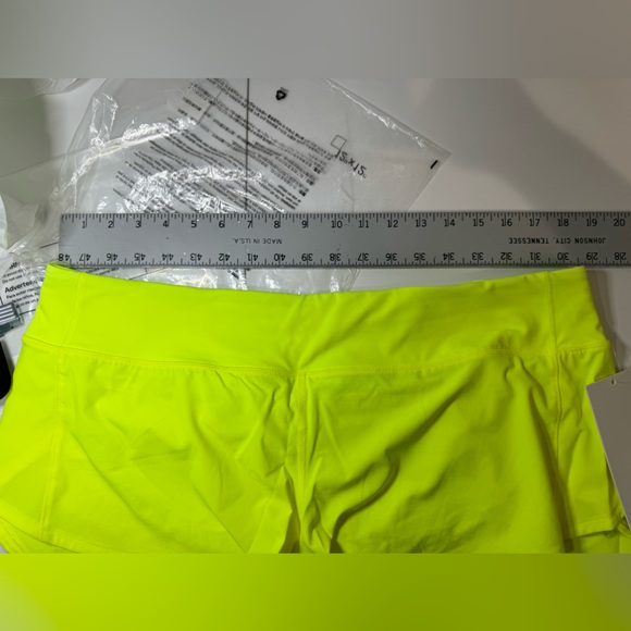 NWT Lululemon Speed Up Low Rise Short 2.5" Highlight Yellow Size 14 - Picture 7 of 10